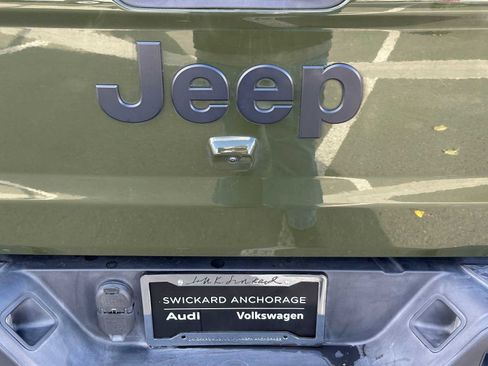Used 2022 Jeep Gladiator Sport image 15