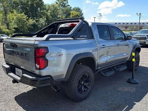 Used 2026 Chevrolet Colorado ZR2 w/ Midnight Edition AWD/4WD image 6