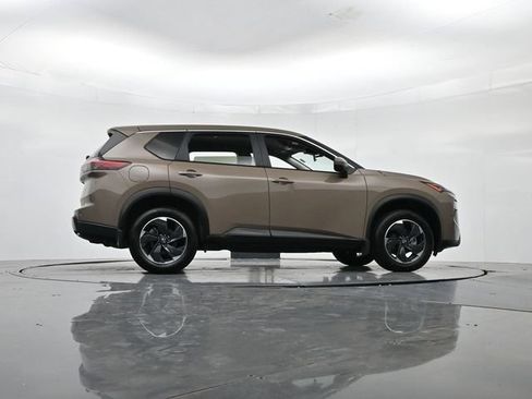 Used 2025 Nissan Rogue SV FWD image 32