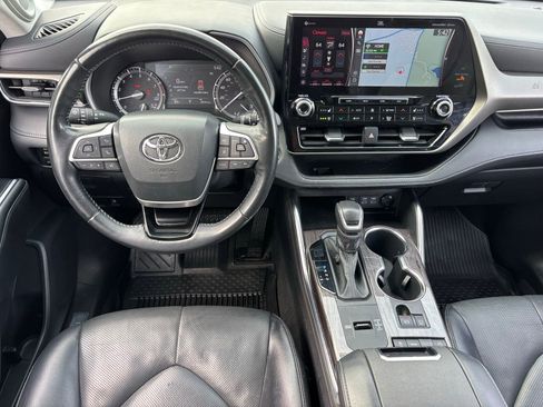 Used 2022 Toyota Highlander Limited FWD image 20