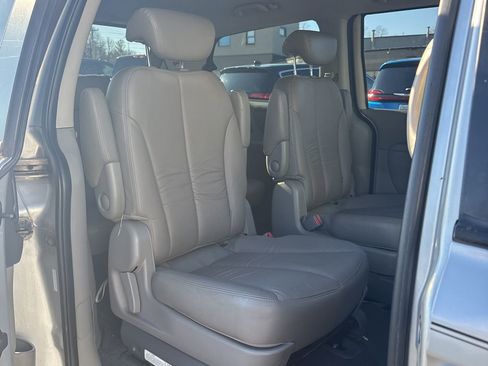 Used 2010 Kia Sedona EX w/ Luxury Pkg image 19