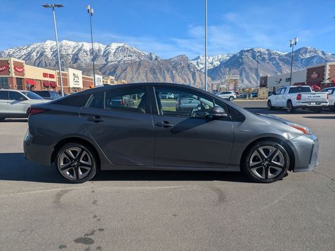 Used 2019 Toyota Prius XLE image 2