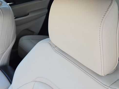 New 2025 Jeep Grand Cherokee Limited image 16