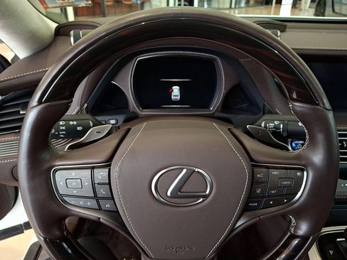 Used 2020 Lexus LS 500h AWD w/ Luxury Package image 19