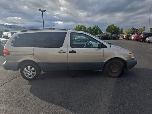 Used 2000 Toyota Sienna LE image 4