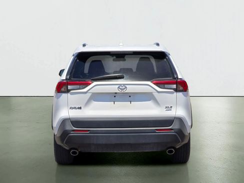 Used 2025 Toyota RAV4 XLE AWD/4WD image 5