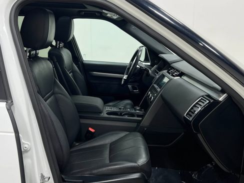 Used 2020 Land Rover Discovery Landmark image 38