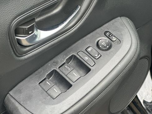Used 2025 Honda HR-V LX image 15