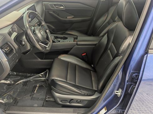 Used 2021 Nissan Rogue SV w/ Premium Package image 4