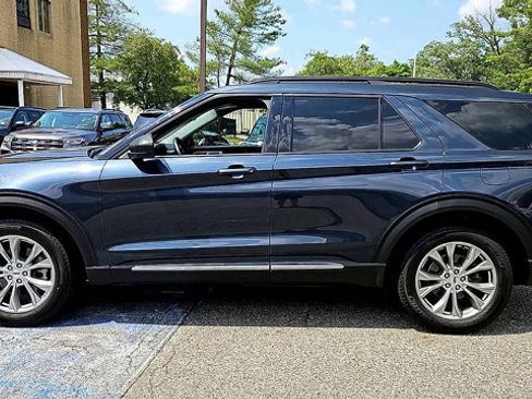 Certified 2023 Ford Explorer XLT w/ Equipment Group 202A AWD/4WD image 5