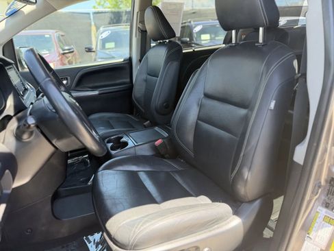Used 2020 Toyota Sienna SE Premium AWD/4WD image 15