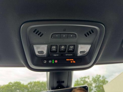 Used 2023 Chevrolet Traverse RS AWD/4WD image 34