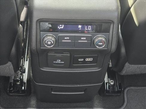 Used 2021 GMC Acadia SLT image 15