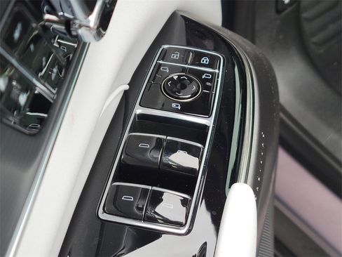 New 2025 Cadillac Lyriq Luxury image 17