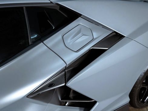 Used 2024 Lamborghini Revuelto AWD/4WD image 18