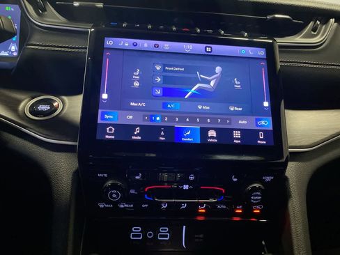 Used 2024 Jeep Grand Cherokee Limited 4xe image 21