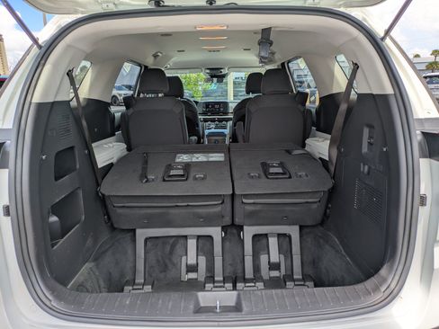 Certified 2024 Kia Carnival LX FWD image 10