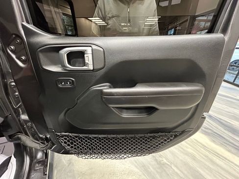 Used 2018 Jeep Wrangler Unlimited Rubicon AWD/4WD image 38