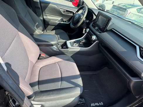 Used 2021 Toyota RAV4 LE AWD/4WD image 19