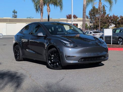 Used 2023 Tesla Model Y Long Range image 2