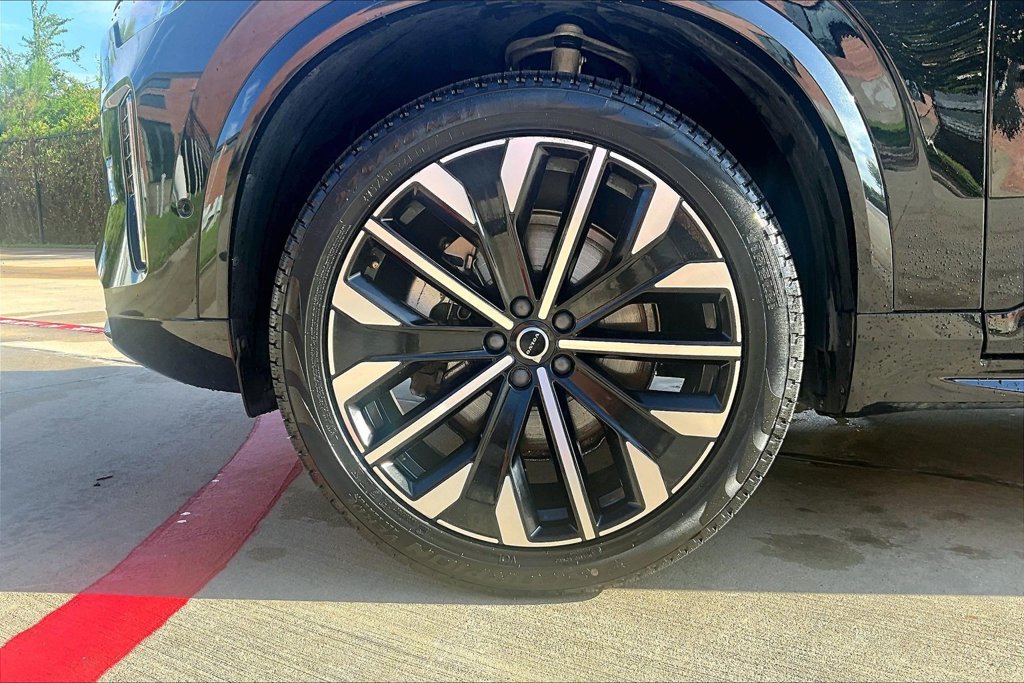 Certified 2026 Volvo XC90 B6 Plus AWD/4WD image 11