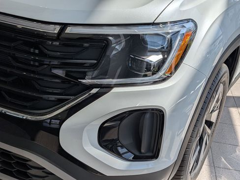 New 2026 Volkswagen Atlas Cross Sport SE FWD image 31