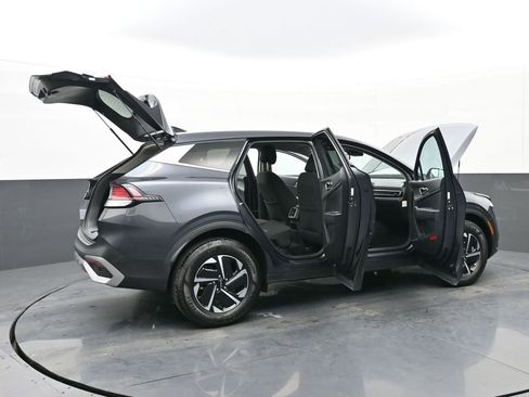 Used 2023 Kia Sportage LX image 42