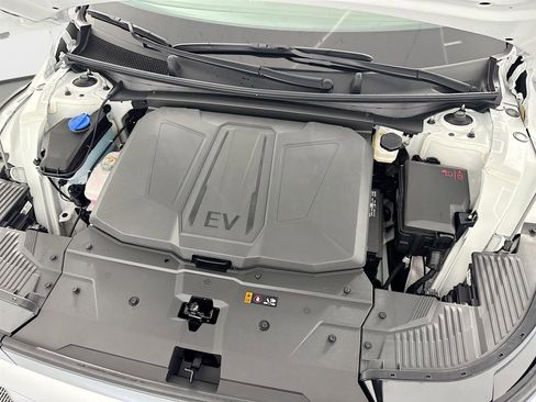 New 2025 Hyundai Ioniq 5 SE image 29