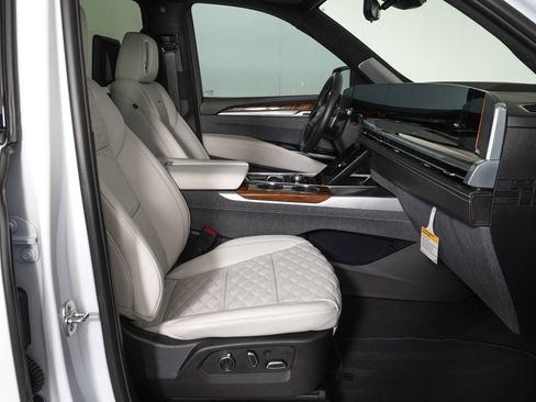 Used 2026 Cadillac Escalade ESV Platinum Sport w/ LPO, ONYX Package AWD/4WD image 8