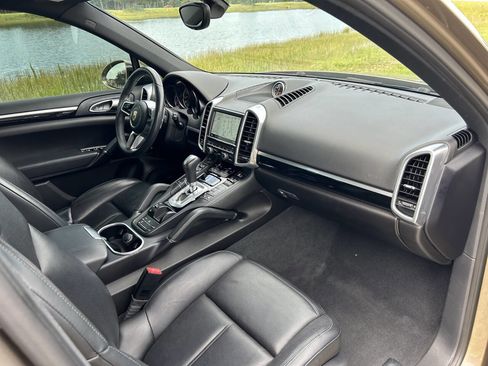 Used 2016 Porsche Cayenne image 23