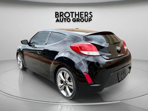 Used 2013 Hyundai Veloster w/ Style Pkg image 9