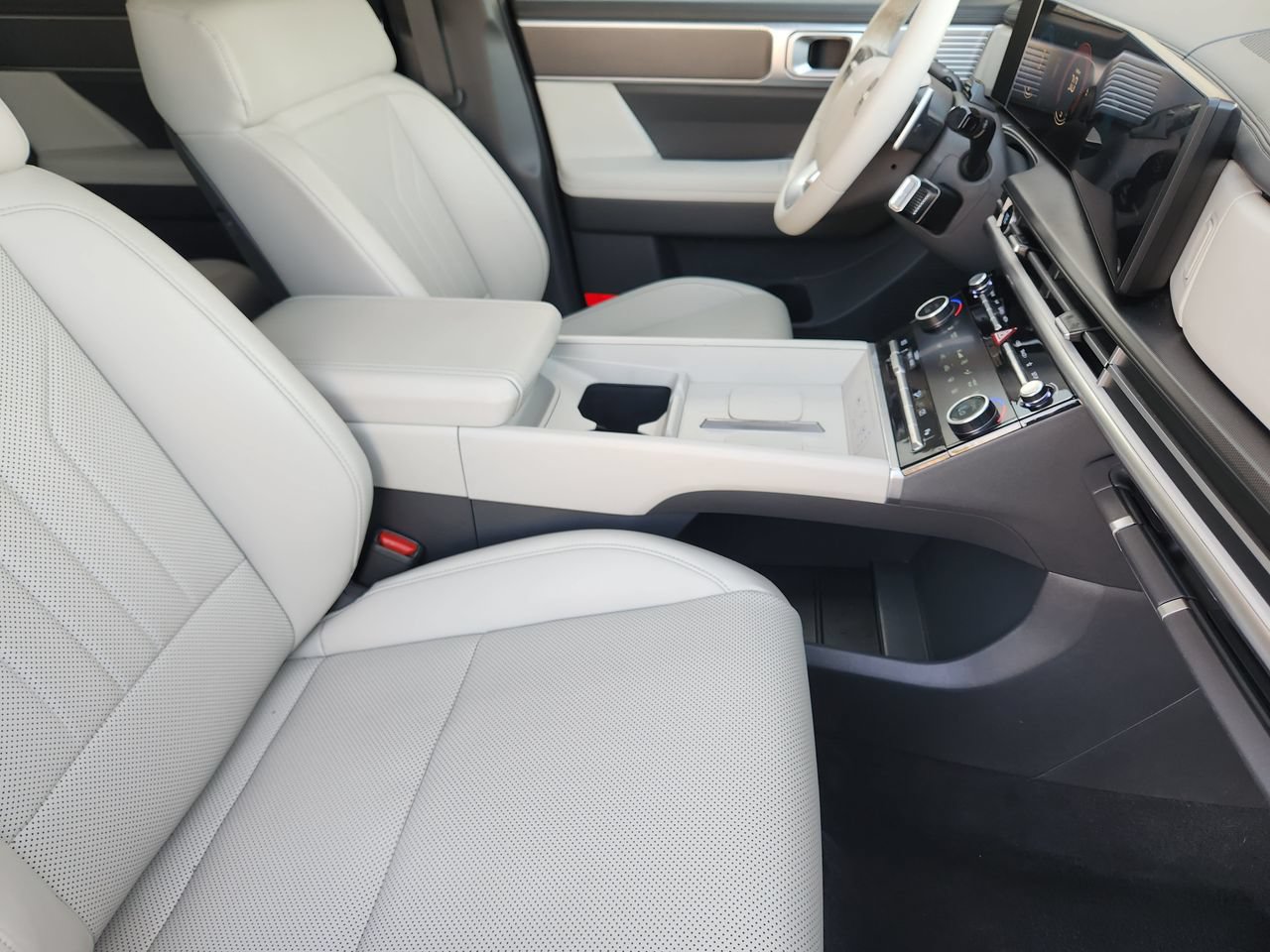 Used 2025 Hyundai Santa Fe SEL FWD image 13