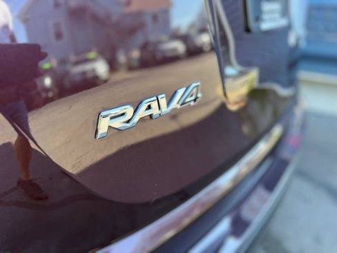 Used 2018 Toyota RAV4 LE w/ All Weather Liner Package AWD/4WD image 36