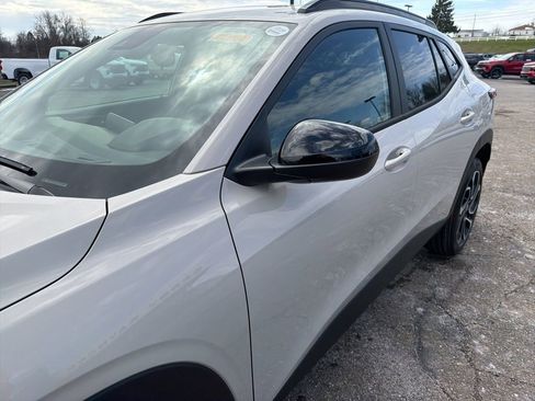 New 2026 Chevrolet Trax RS w/ Sunroof Package FWD image 12