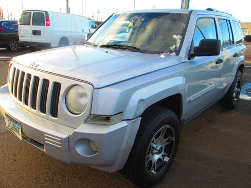 Used 2008 Jeep Patriot Limited AWD/4WD image 2