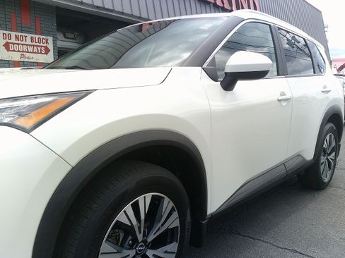 Used 2023 Nissan Rogue SV w/ SV Premium B Package AWD/4WD image 16