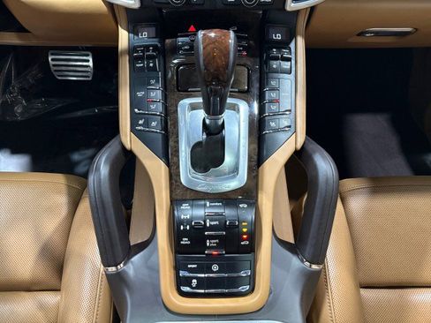 Used 2015 Porsche Cayenne Turbo image 73