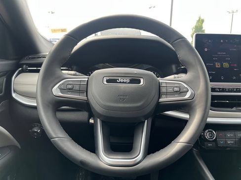 Used 2025 Jeep Compass Limited AWD/4WD image 46
