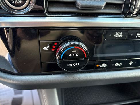 Used 2022 Nissan Pathfinder SL AWD/4WD image 24