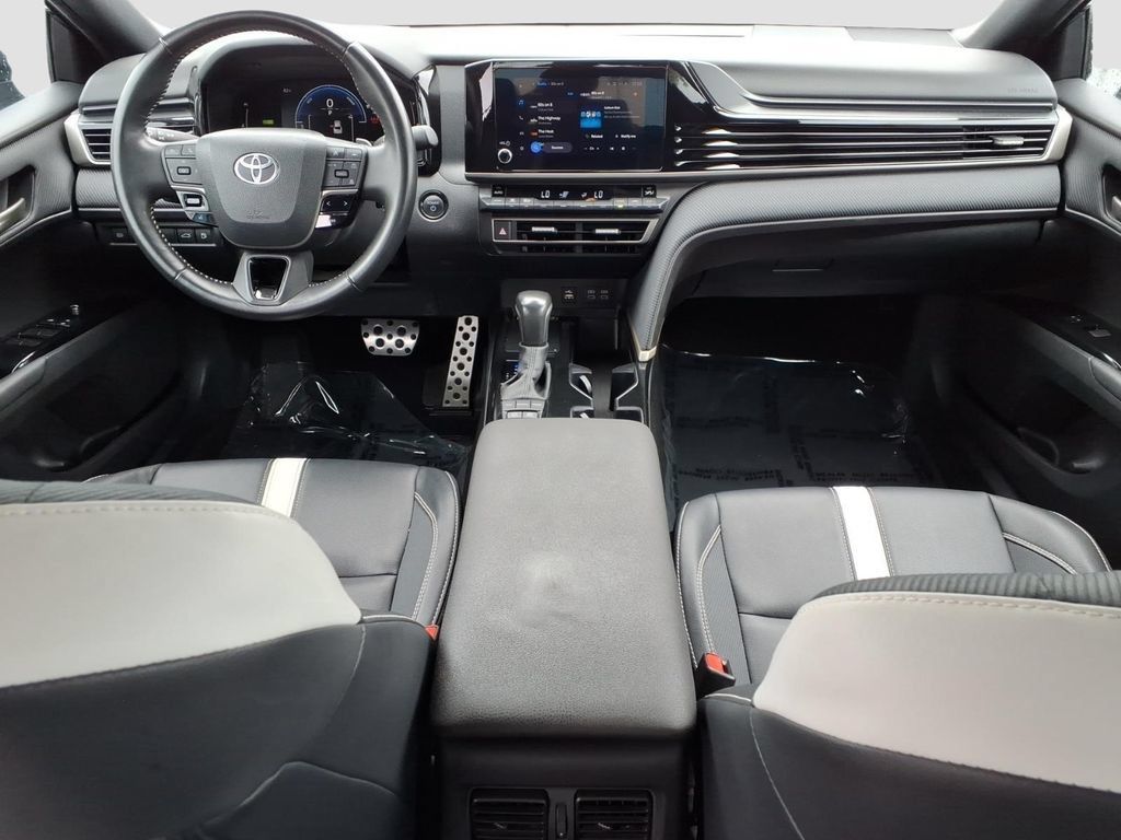 Used 2025 Toyota Camry SE FWD image 12