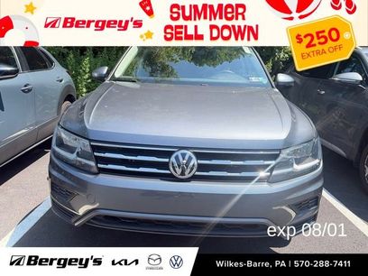 Used 2020 Volkswagen Tiguan SE w/ Panoramic Sunroof Package