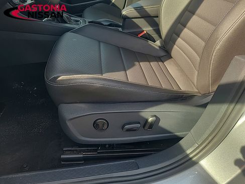 Used 2024 Volkswagen Jetta SE image 29