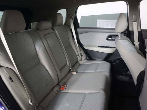 Used 2023 Nissan Rogue SV image 31