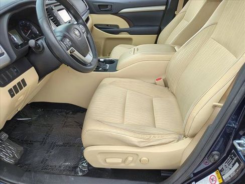Used 2014 Toyota Highlander Plus FWD image 15