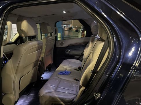 Used 2018 Land Rover Discovery HSE image 16