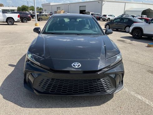 Used 2025 Toyota Camry SE FWD image 6