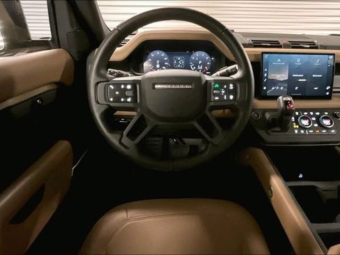 Certified 2025 Land Rover Defender 130 X-Dynamic SE AWD/4WD image 4