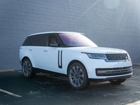 Used 2023 Land Rover Range Rover SE AWD/4WD image 4