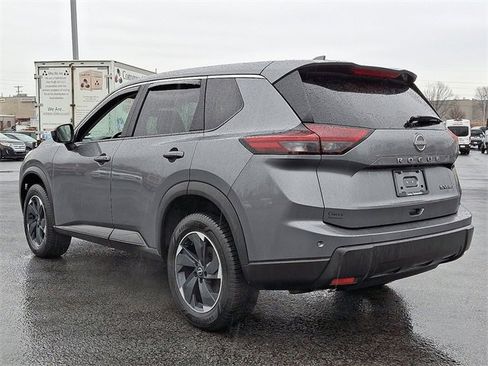 Used 2024 Nissan Rogue SV image 7