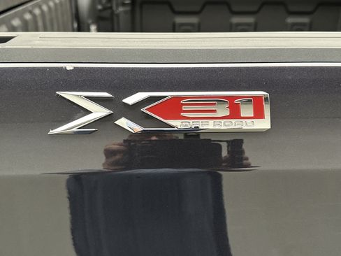 Used 2024 GMC Sierra 1500 SLT w/ SLT Premium Plus Package AWD/4WD image 16